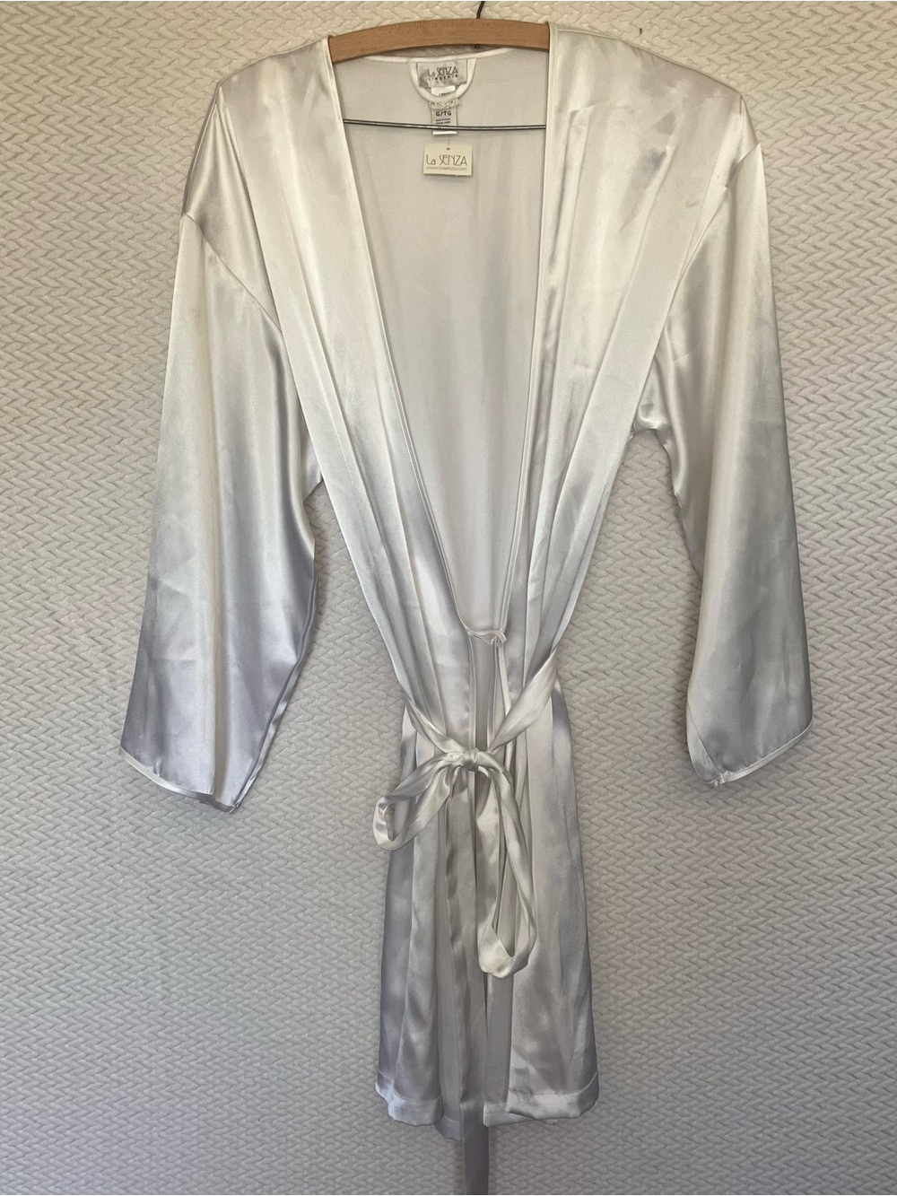 NWT La Senza Silver Satin Kimono Robe Self-Tie Belt Women’s L/XL - Picture 2 of 14